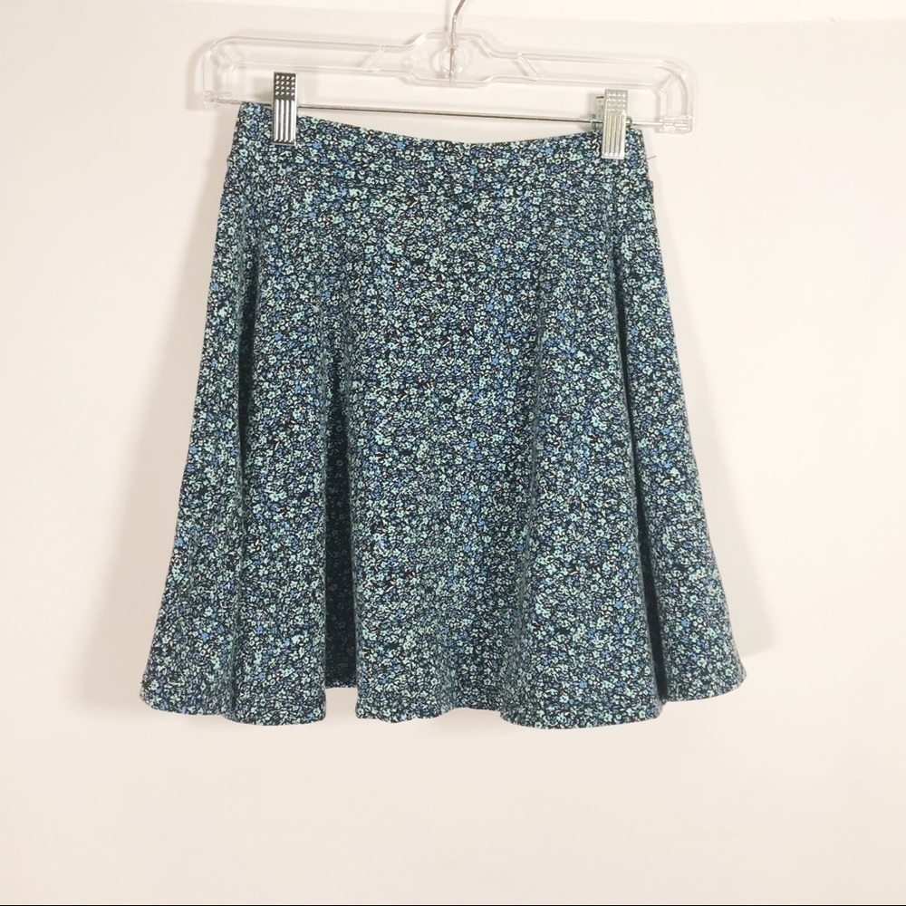 SO Women’s Blue Floral Print Circle Skirt Size Small - Midi or Mini - Picture 2 of 9